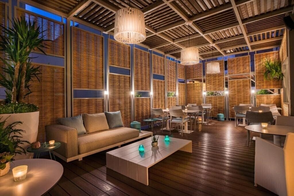 Отель Hotel Pirineos 4*