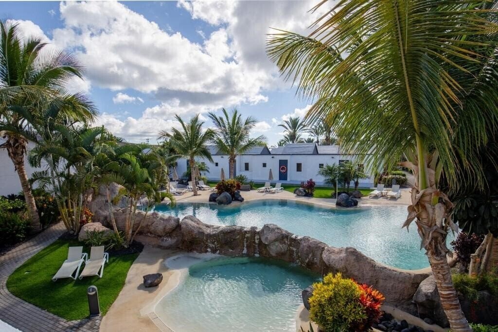 Готель R2 Romantic Fantasia Dreams & Suites 4*