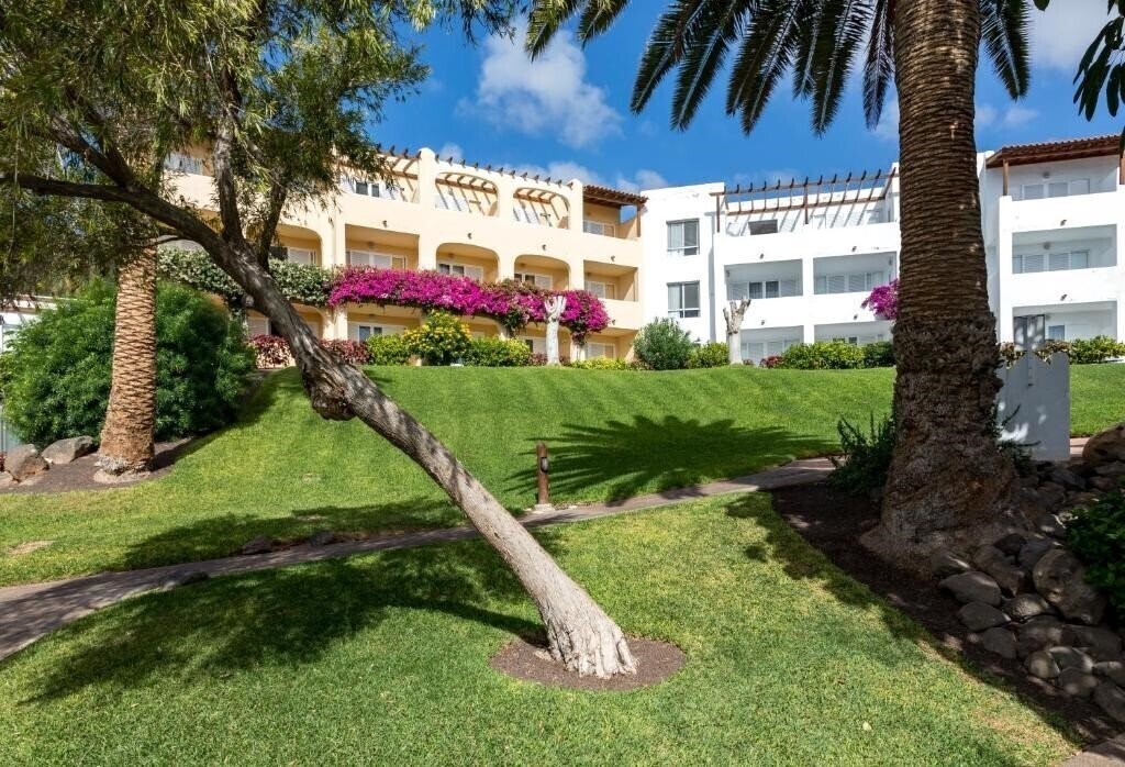 Готель Robinson Esquinzo Playa 3*