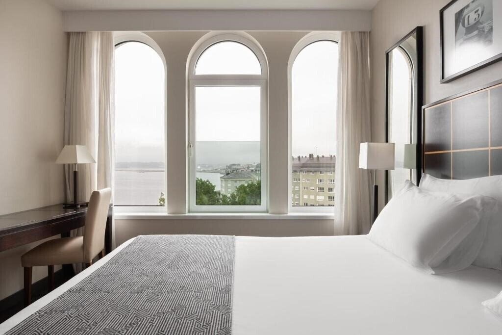 Готель Eurostars Ciudad De La Coruna 4*