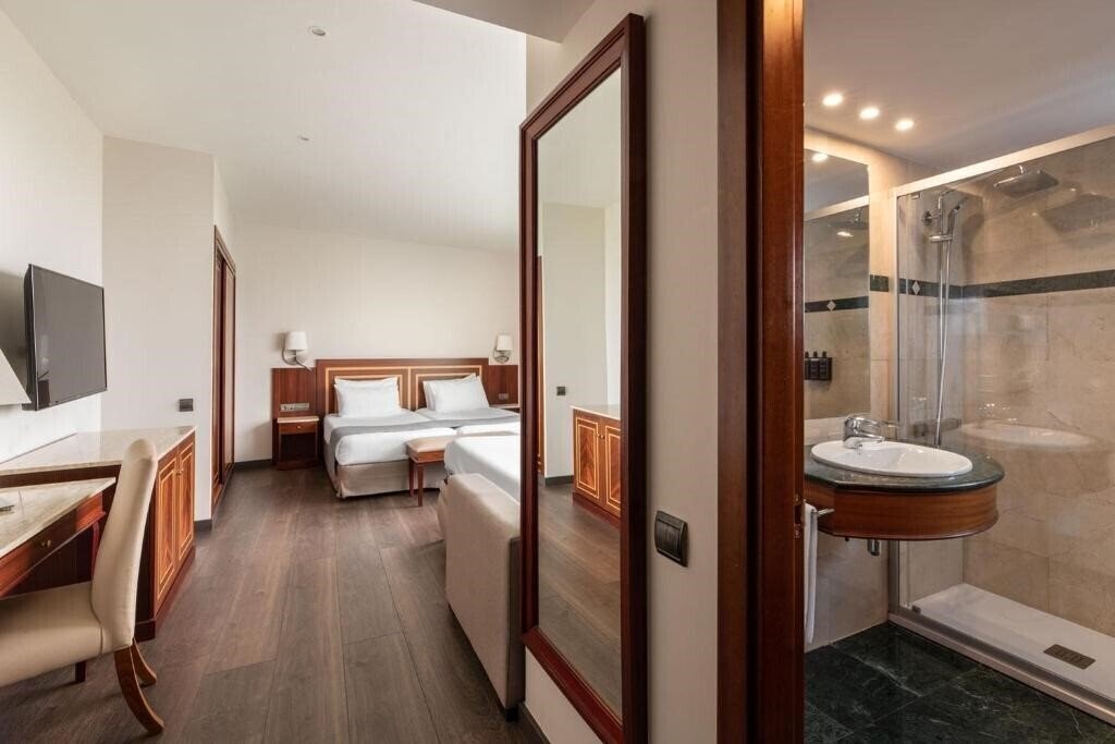 Фото Eurostars Ciudad De La Coruna 4*