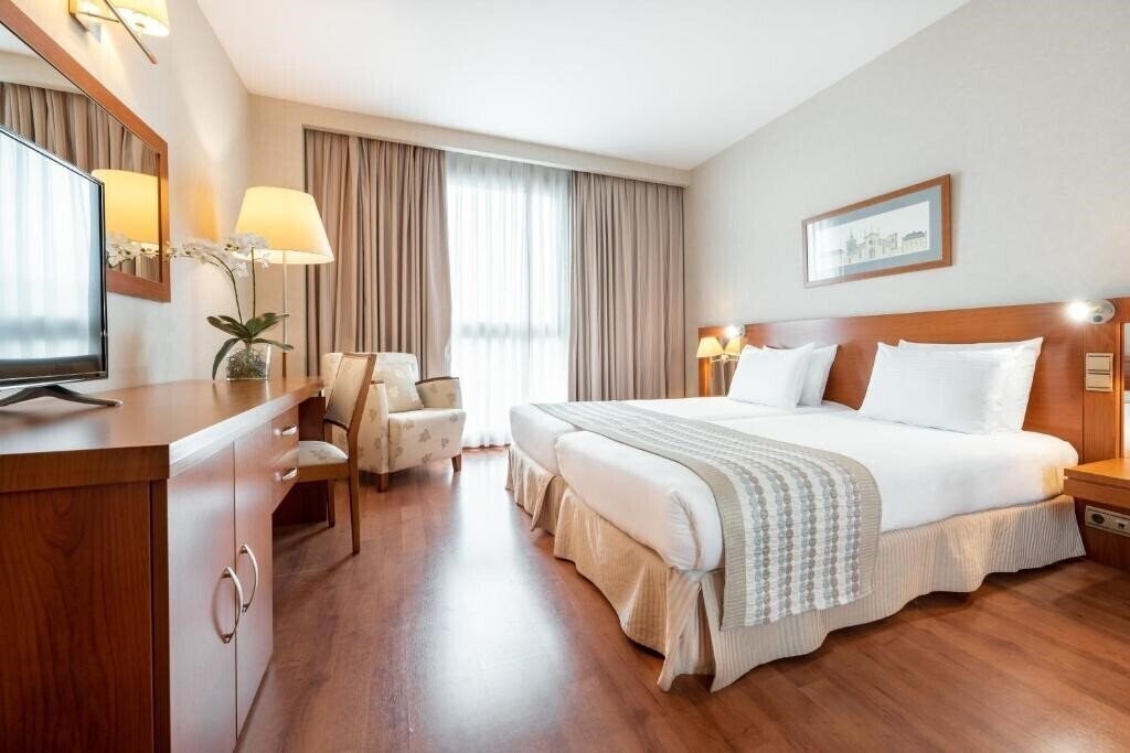 Отель Hotel Eurostars San Lazaro 4*