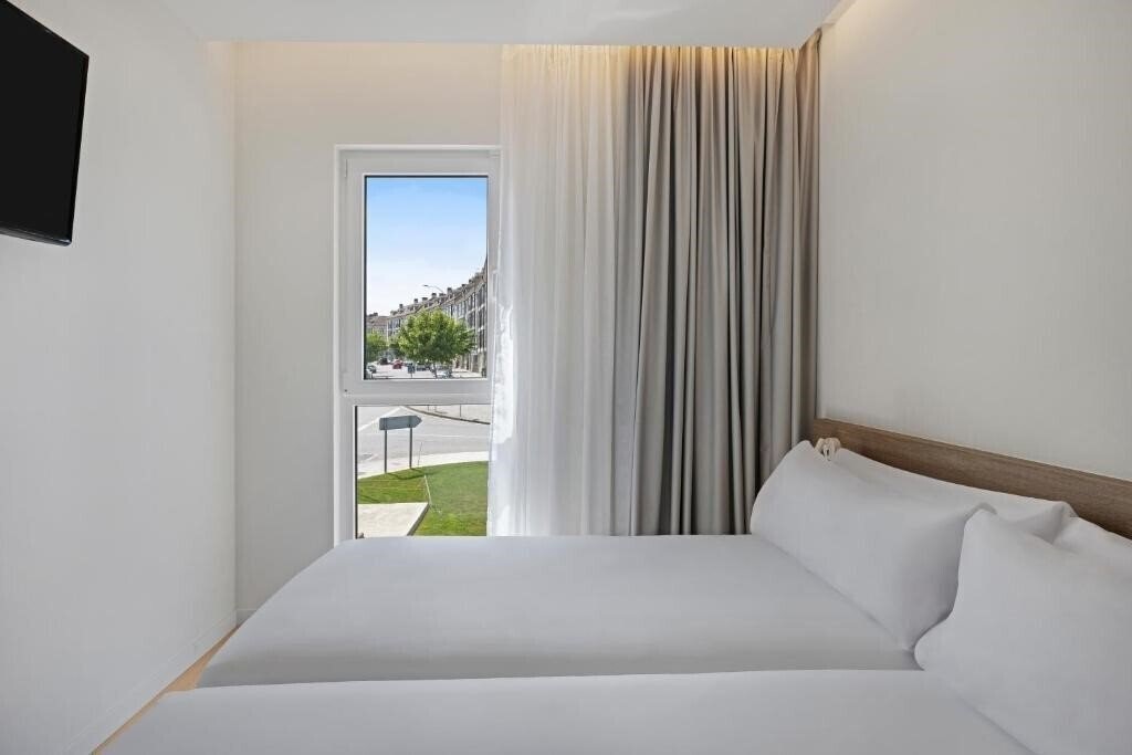 Фото B&B Hotel Santiago Milladoiro 2*