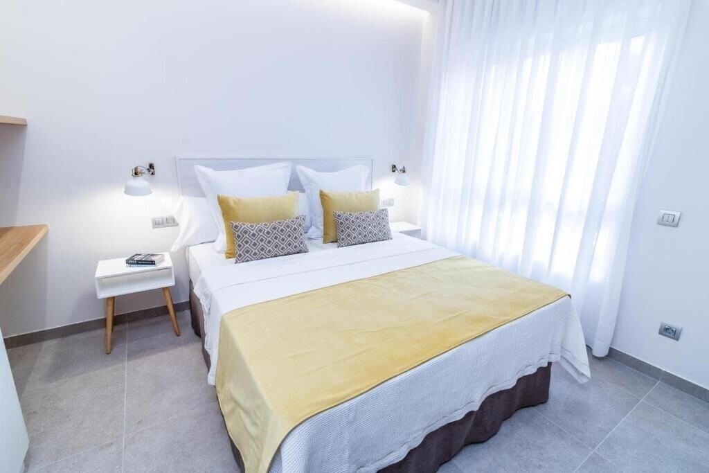 Готель Bex Deluxe Suites 4*