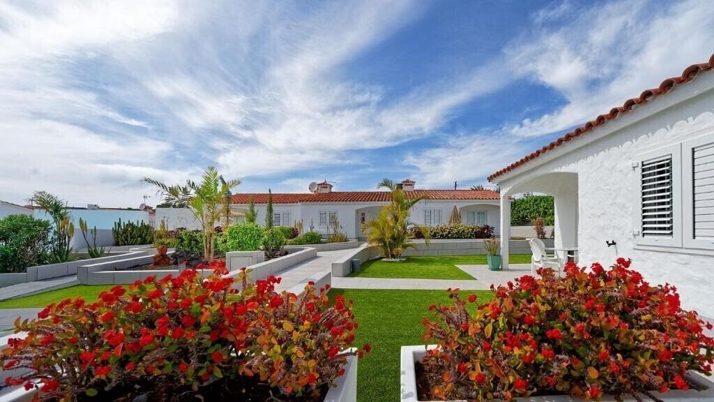 Отель Adonis Bungalows 3*