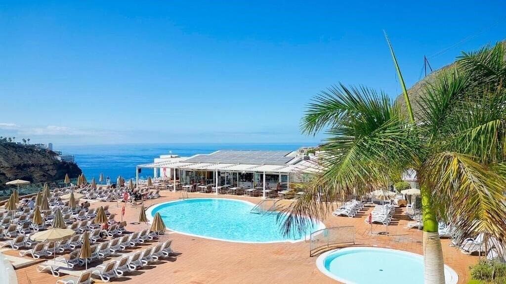 Готель Altamadores 4*