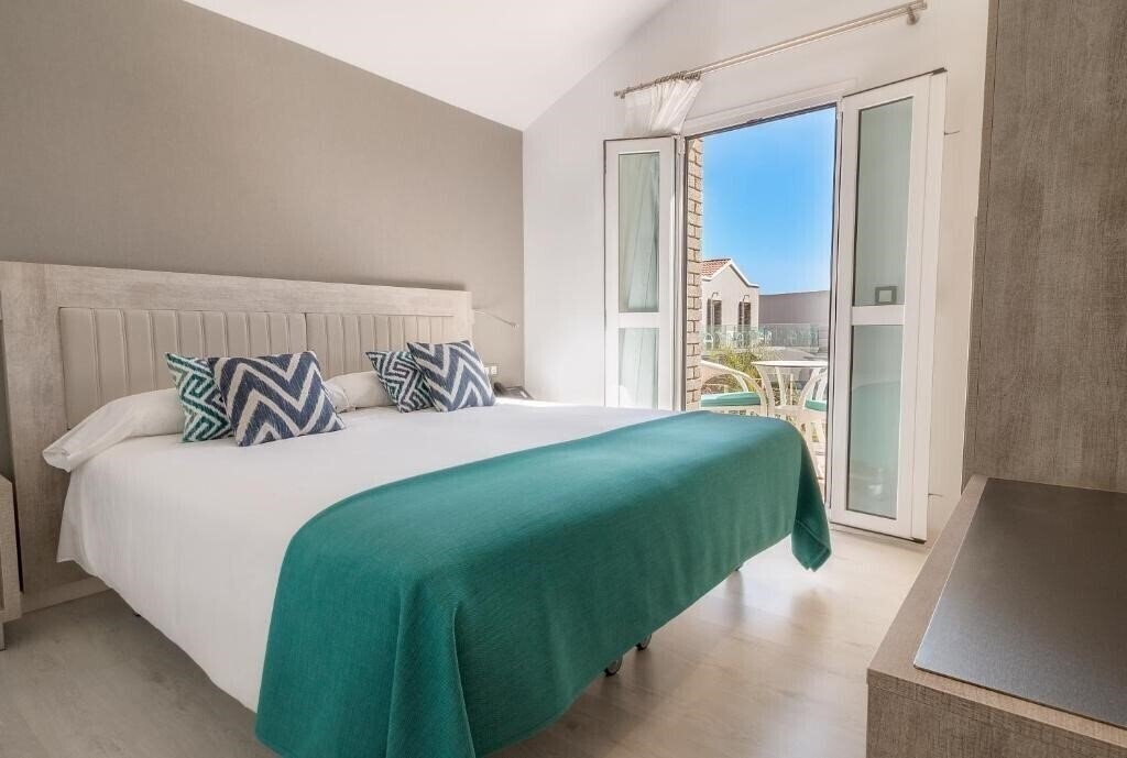 Фото LIVVO Los Calderones 4*