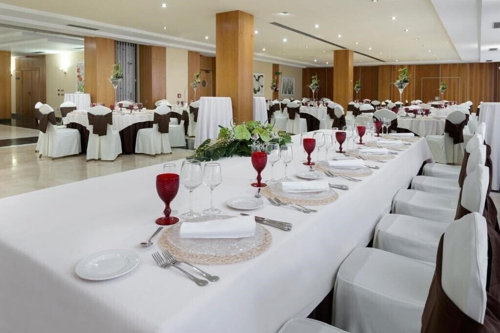 Фотографія Elba Vecindario Aeropuerto Business & Convention 4*