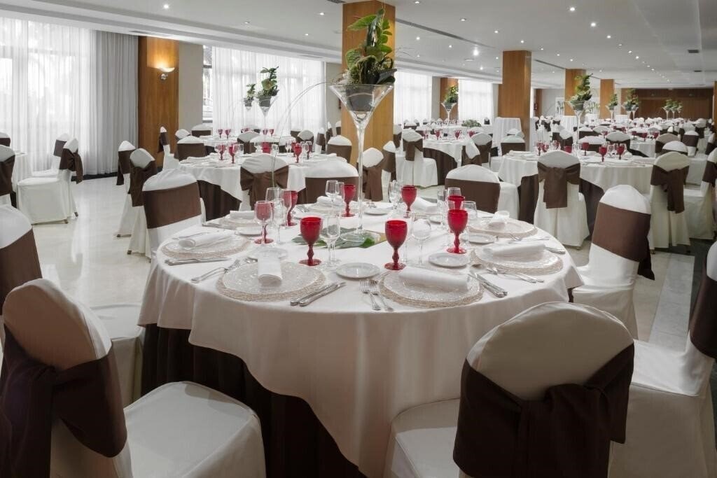 Картинка Elba Vecindario Aeropuerto Business & Convention 4*