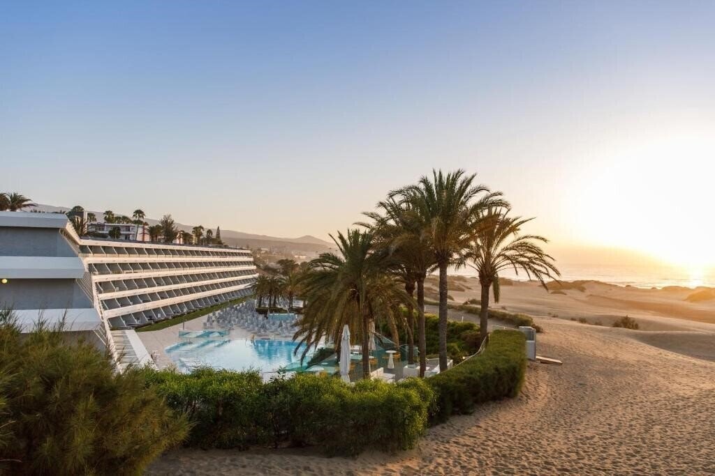 Готель Santa Monica Suites 4*