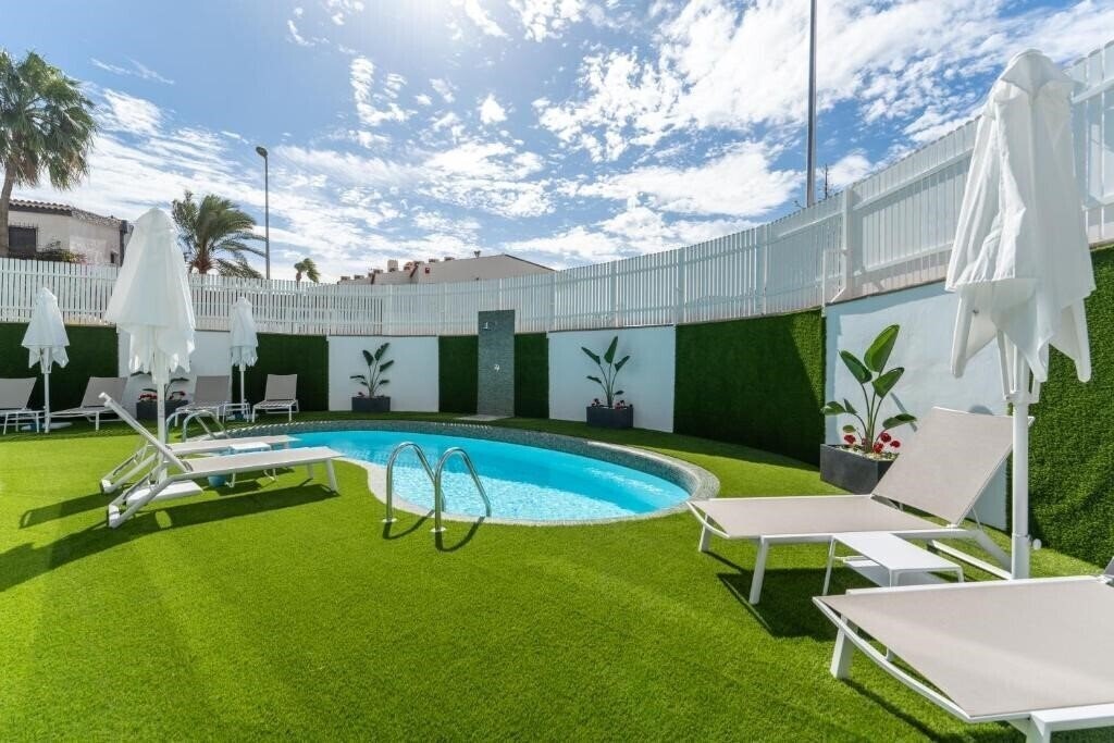 Готель Los Caribes 2 3*