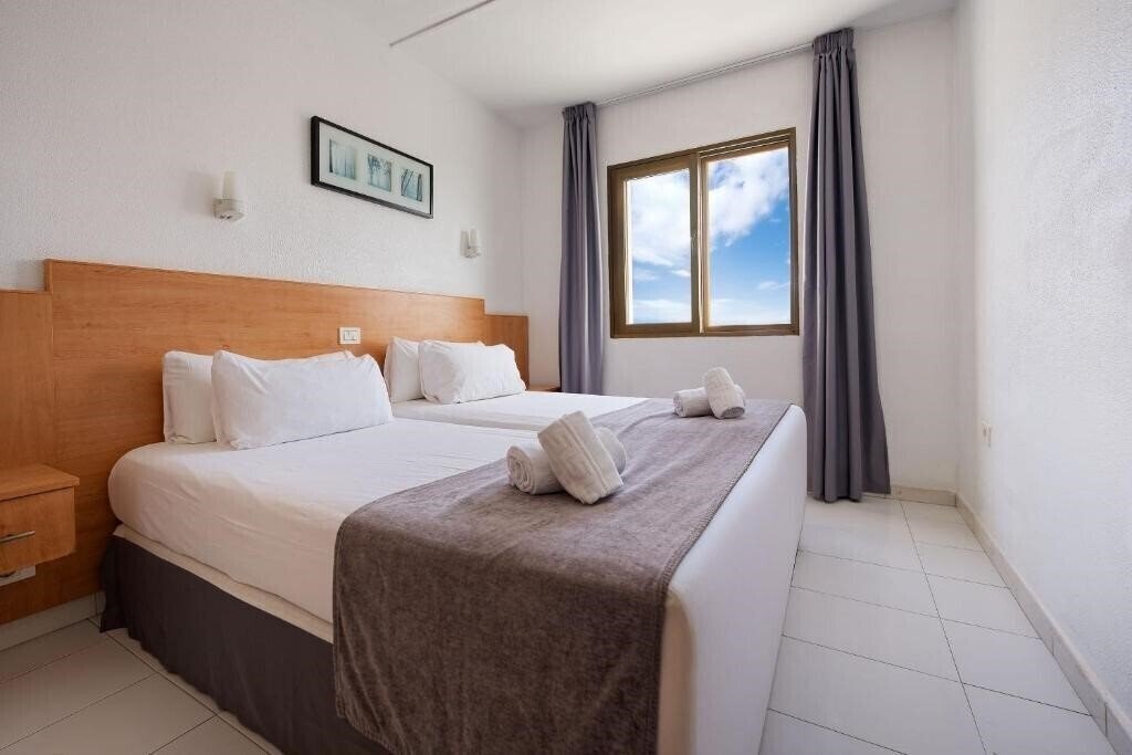 Фото Apartamentos Roslara 3*