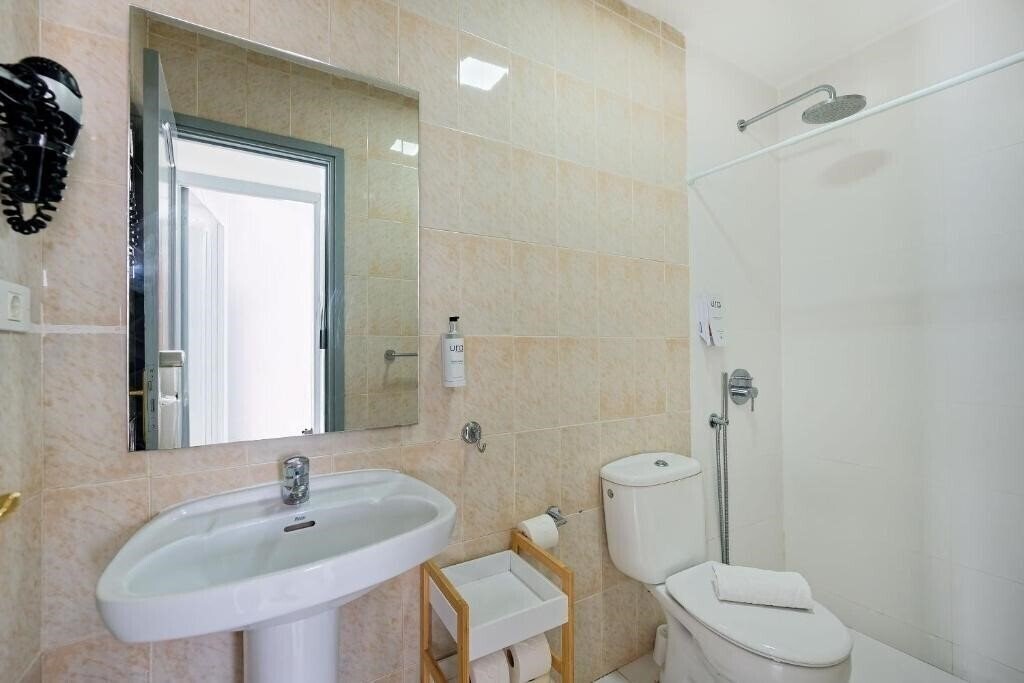 Фотографія Apartamentos Roslara 3*