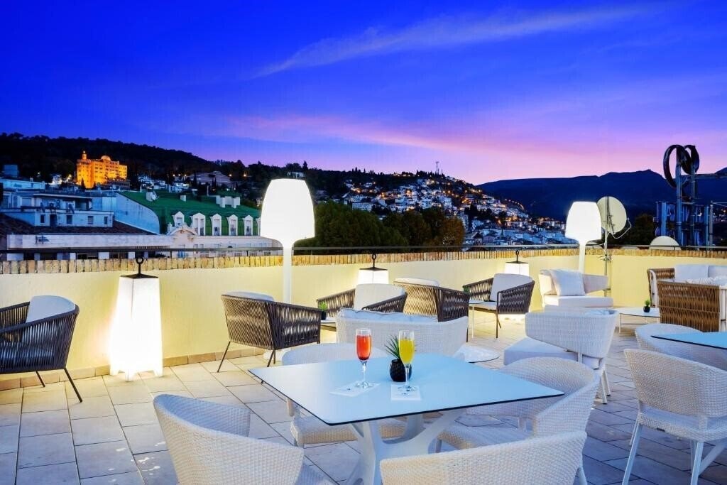 Готель Eurostars Puerta Real Hotel 4*