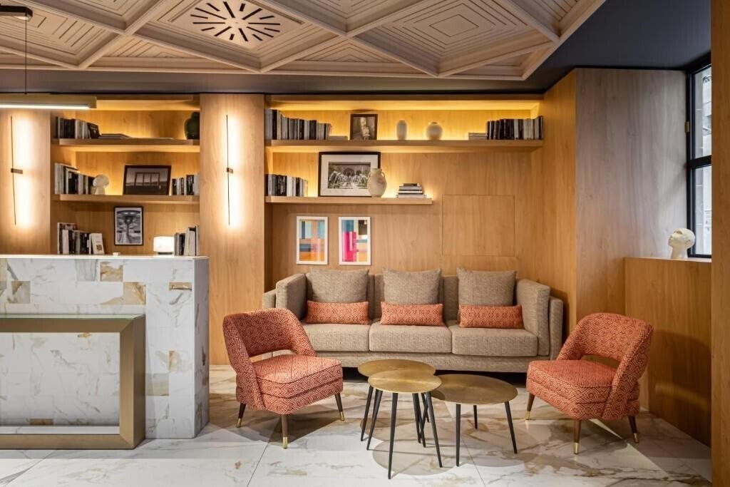 Фото Room Mate Leo 4*