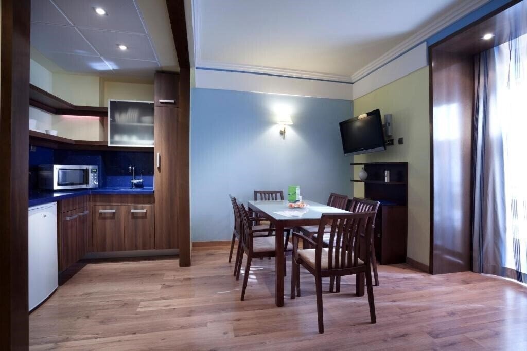 Фотографія Suites Gran Via 44 4*