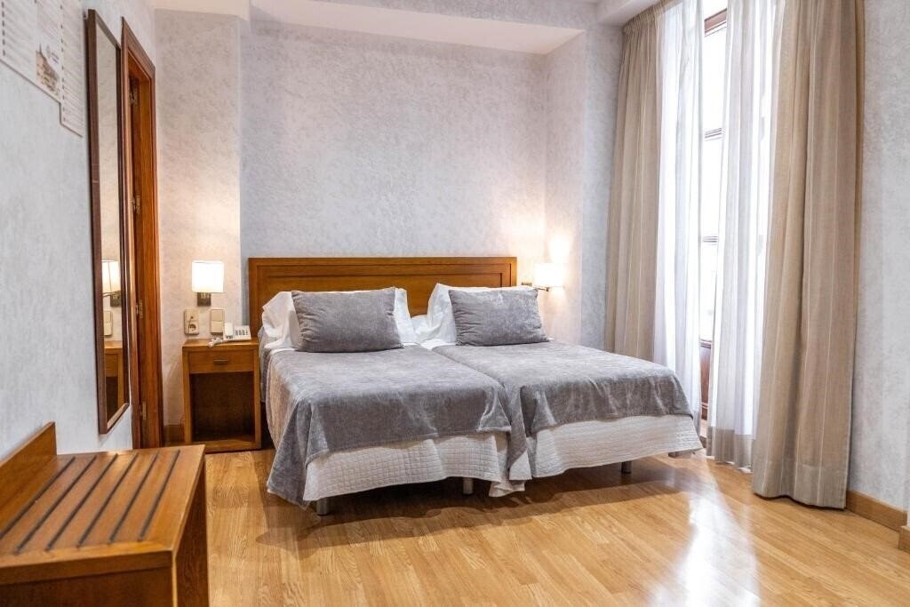 Готель Granada Centro 2*
