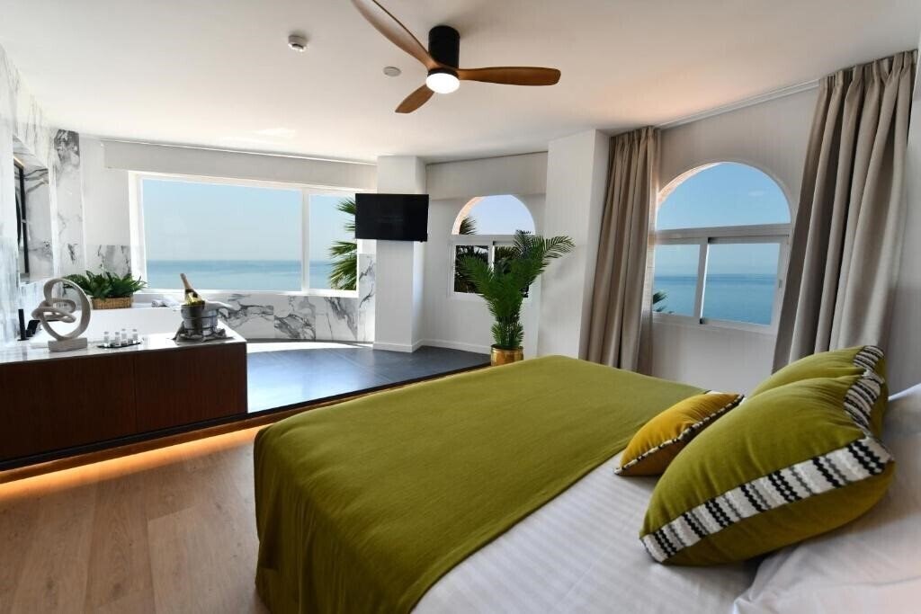 Готель Hotel Salobrena Suites 3*