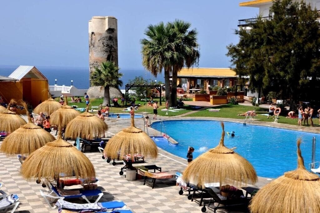 Фото Hotel Salobrena Suites 3*