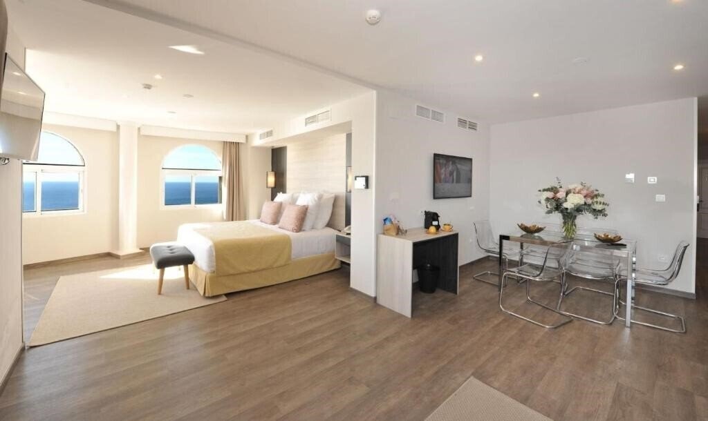 Фотографія Hotel Salobrena Suites 3*