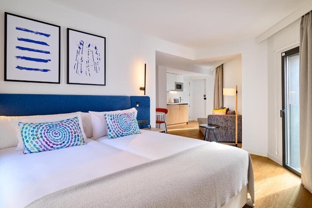 Готель Apartamentos Luna Suites Granada 4*