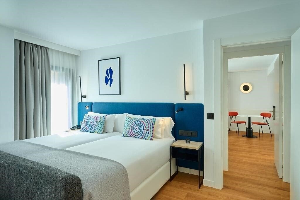 Фото Apartamentos Luna Suites Granada 4*