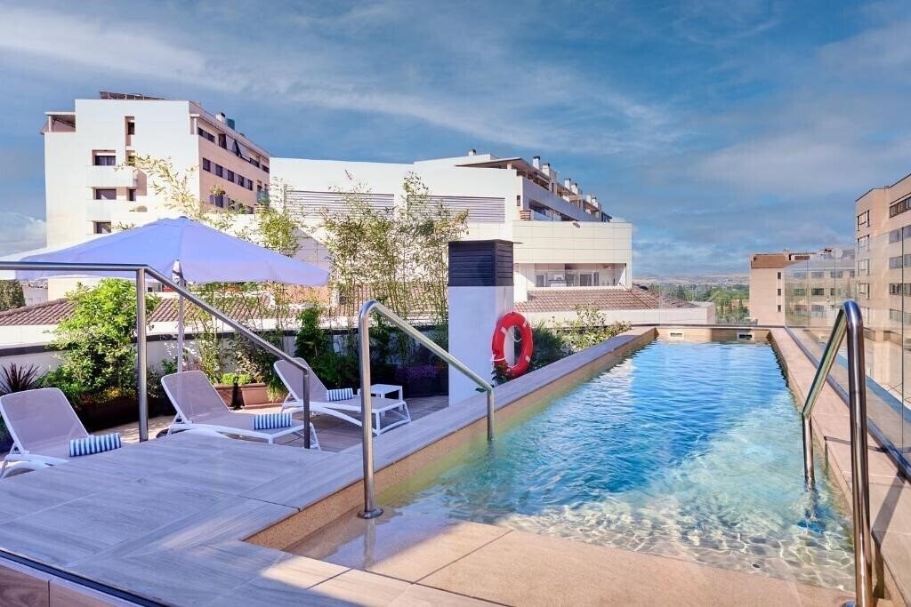 Картинка Apartamentos Luna Suites Granada 4*