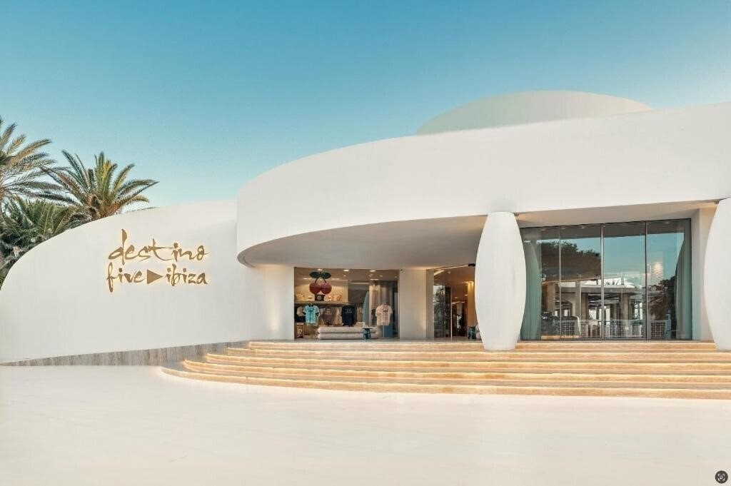 Готель Destino Pacha Ibiza Resort 4*