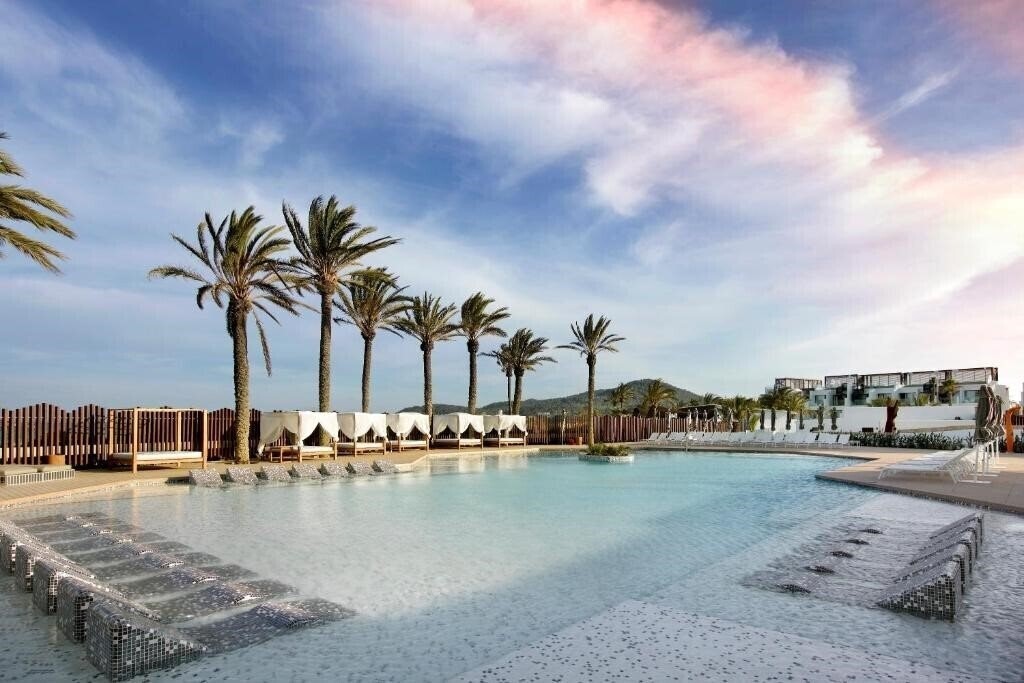 Фото Hard Rock Hotel Ibiza 5*