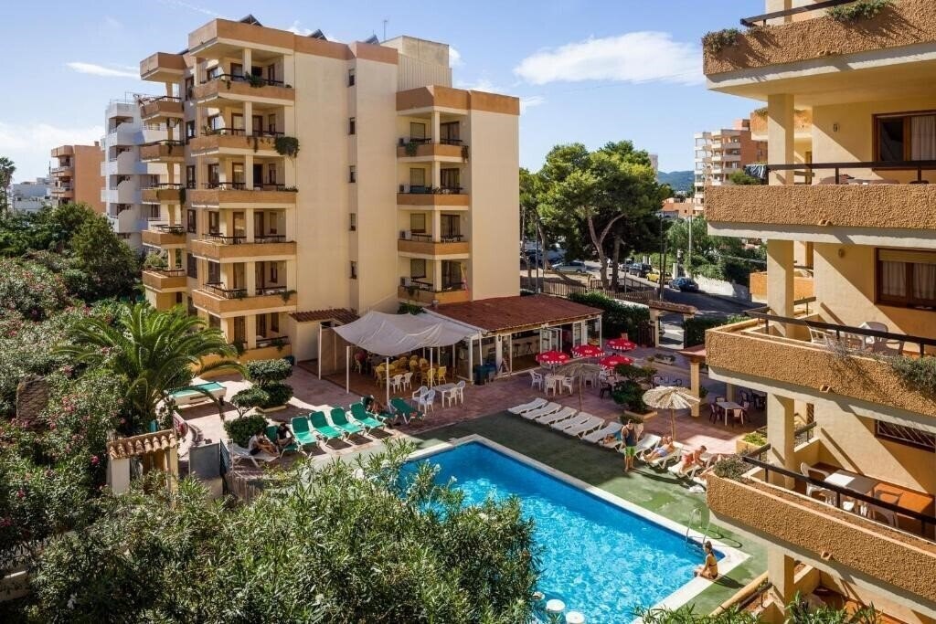 Готель Arlanza Apartments 2*