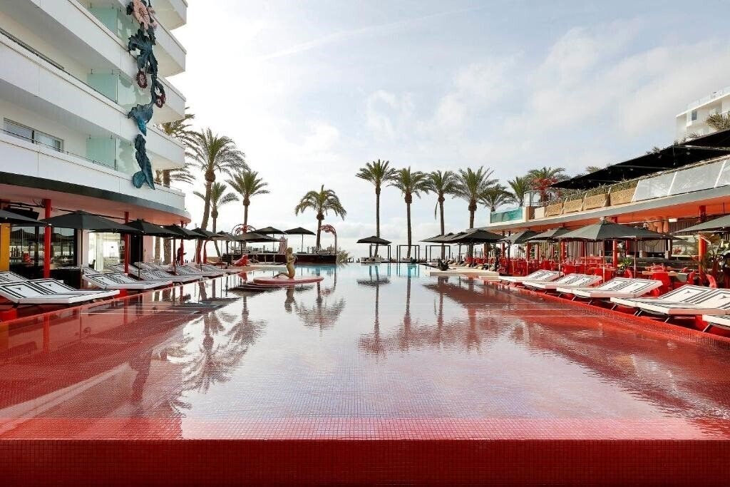 Готель The Unexpected Ibiza Hotel (ex. The Ushuaia Tower, Ushuaia Ibiza Beach Hotel, The Ushuaia Beach) 5*