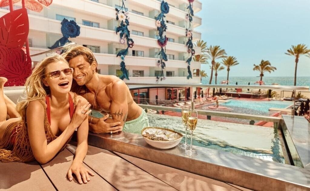 Картинка The Unexpected Ibiza Hotel (ex. The Ushuaia Tower, Ushuaia Ibiza Beach Hotel, The Ushuaia Beach) 5*