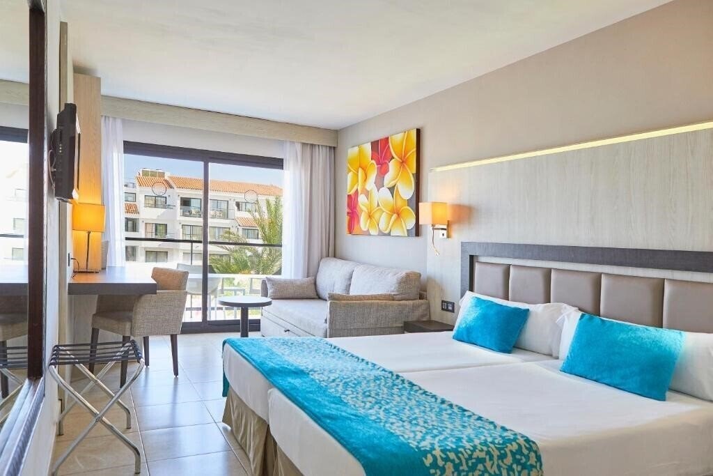 Фото Club Bahamas Ibiza 4*
