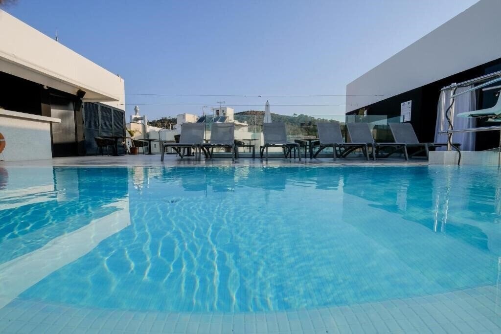 Готель M Hotel 4*
