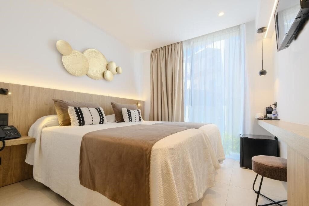 Фото M Hotel 4*