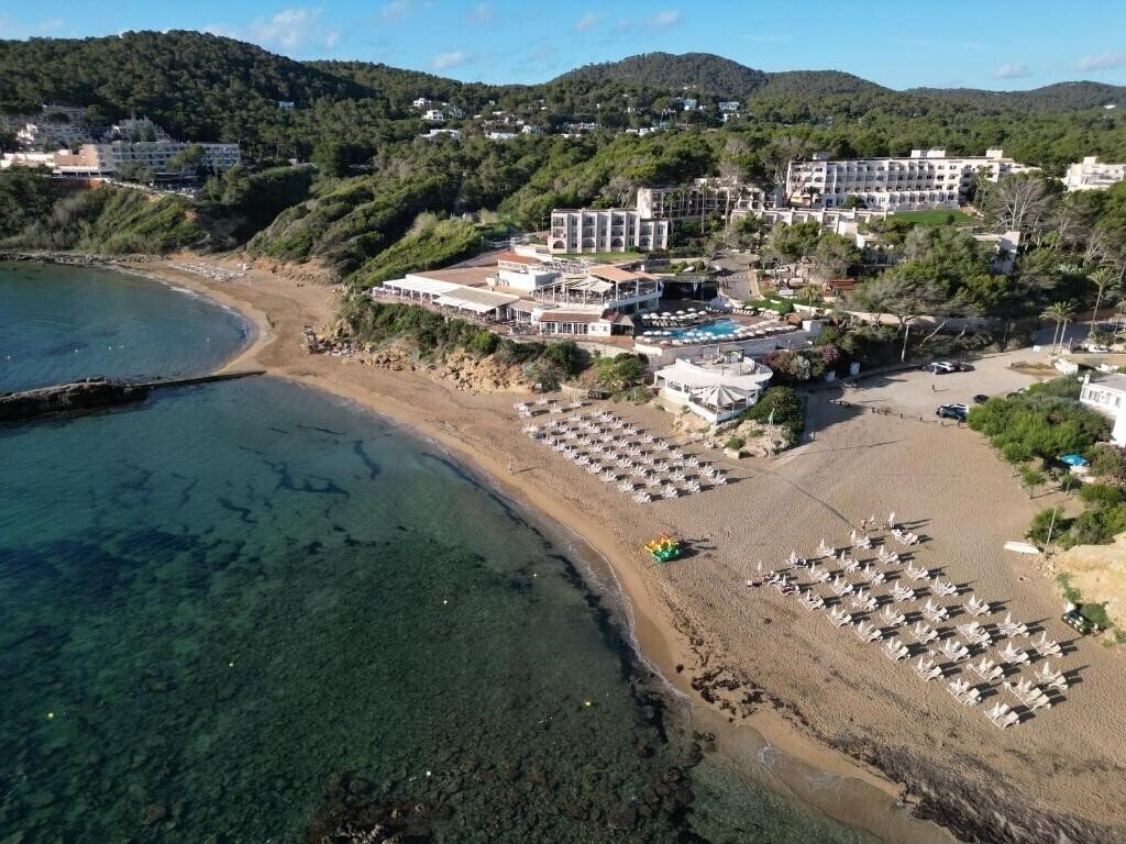 Готель Invisa Club Cala Blanca 3*