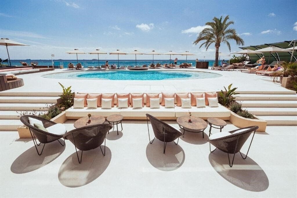 Картинка AMA Ibiza Beachfront Suites 4*