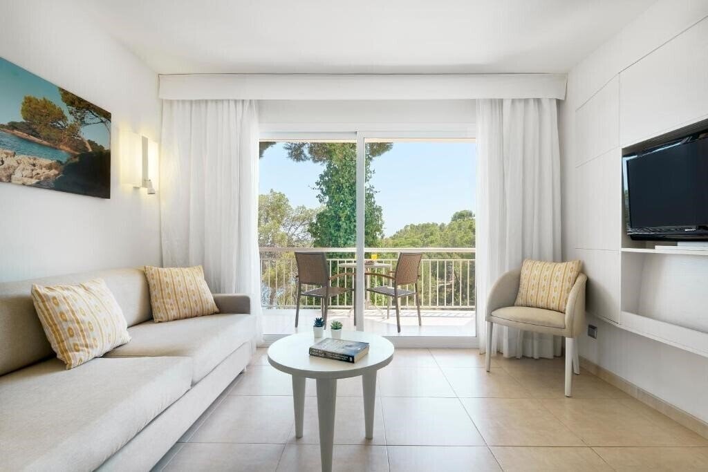 Фото Iberostar Waves Club Cala Barca 4*