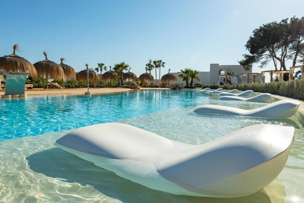 Готель Eques Petit Resort 4*
