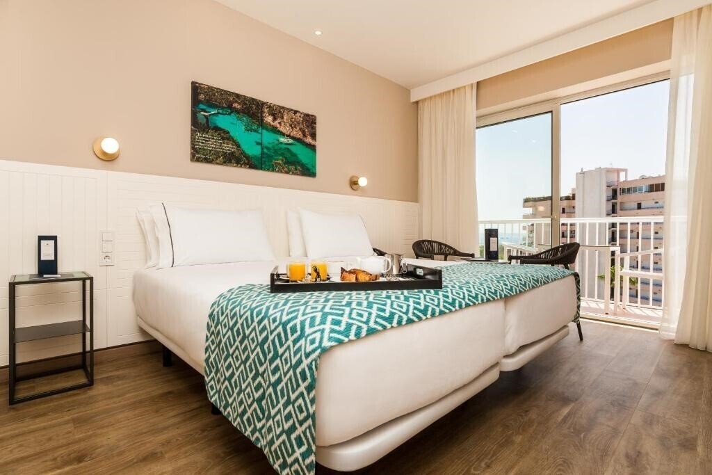 Отель Eurostars Marivent 4*