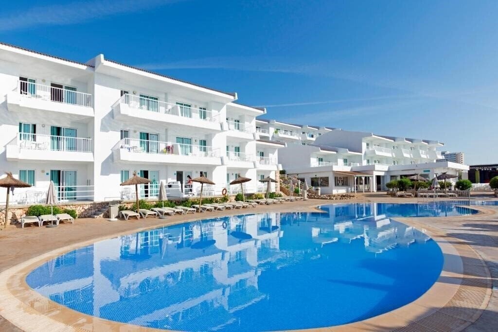 Отель Apartamentos HSM Calas Park 3*