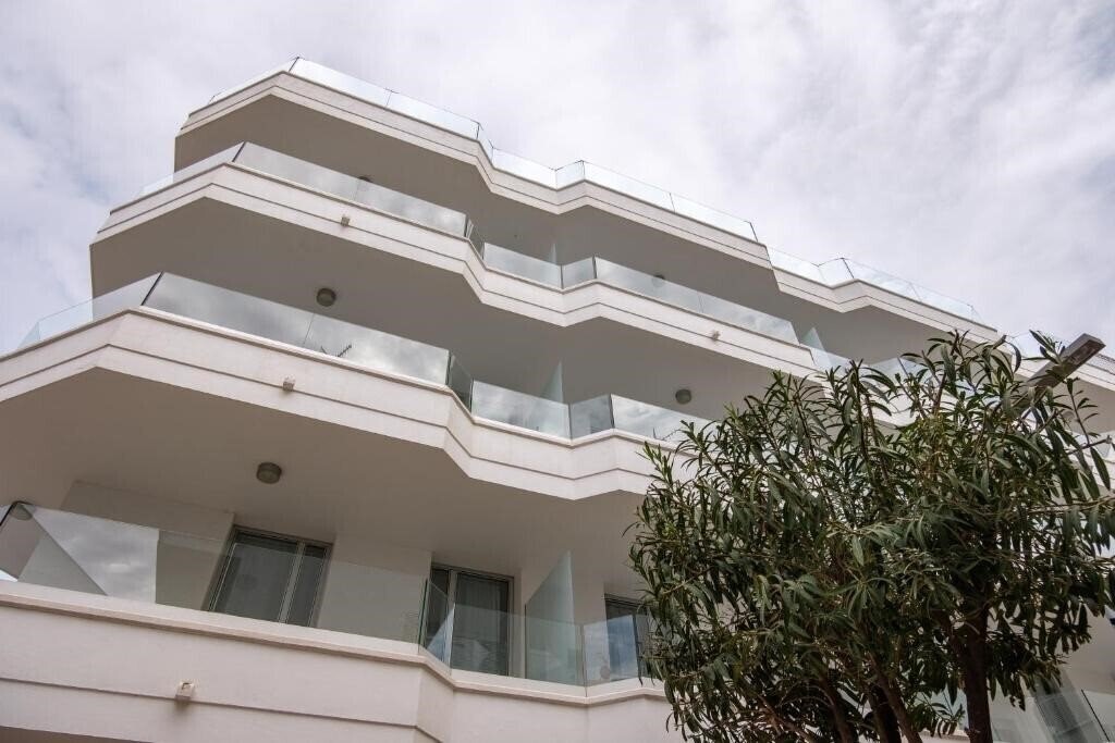 Готель Sea Breeze Apt 3*