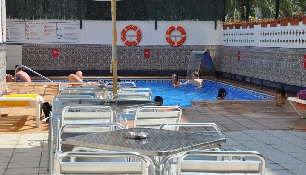 Отель Safari Aparthotel 2*