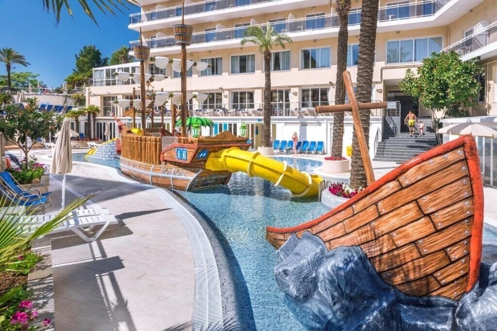 Готель Oasis Park Splash 4*