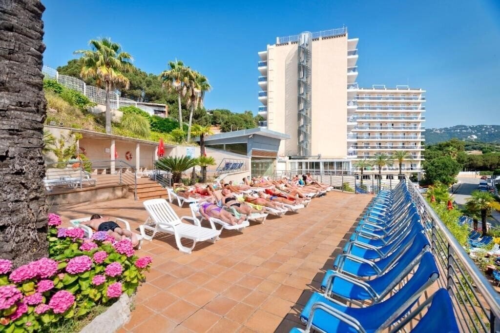 Готель Oasis Park Splash 4*