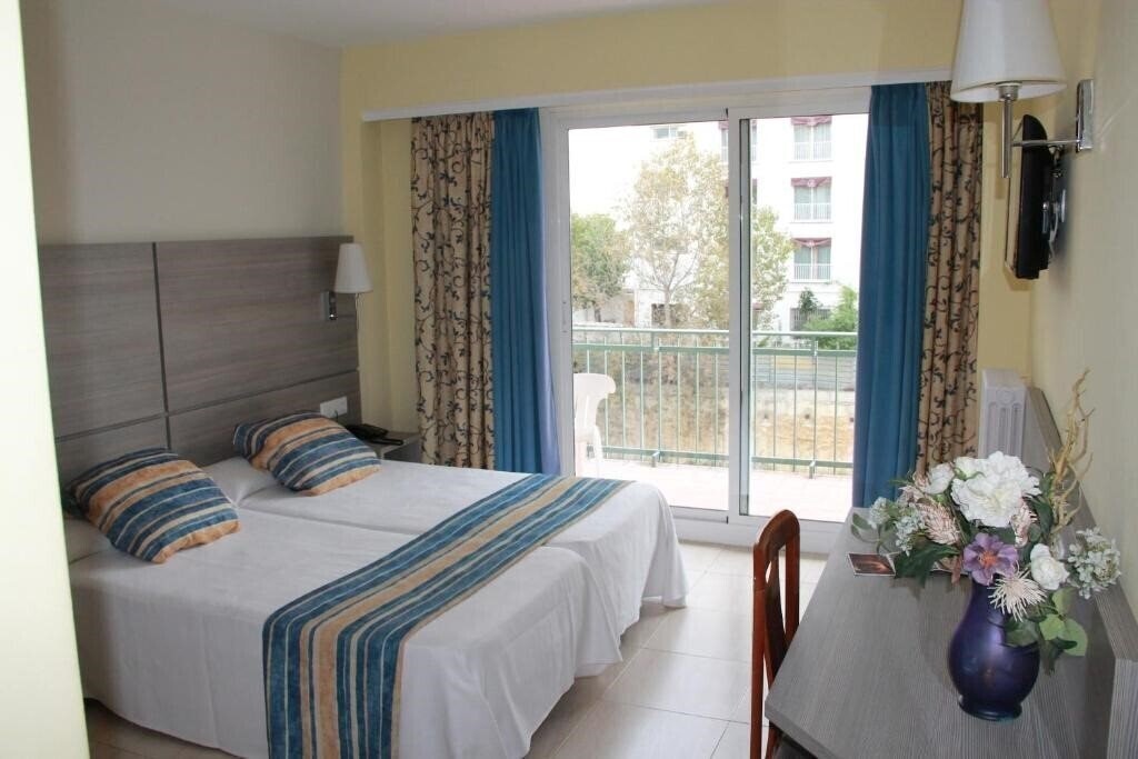 Фото Terramar Calella 3*