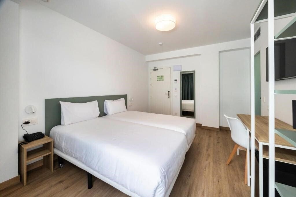 Фото Hotel Calella by Beatriz Hoteles 3*
