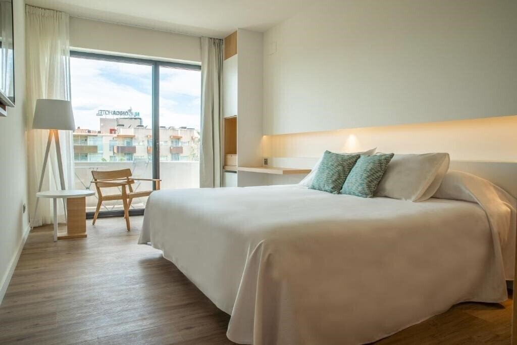 Фото Instants Boutique Hotel - Adults Only 4*