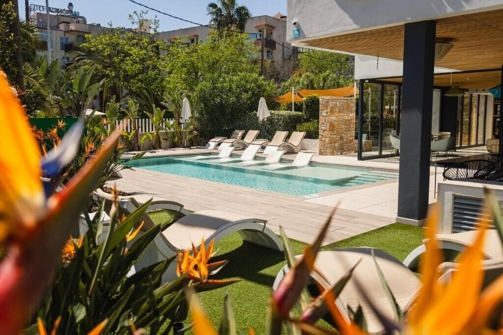 Фотография Instants Boutique Hotel - Adults Only 4*