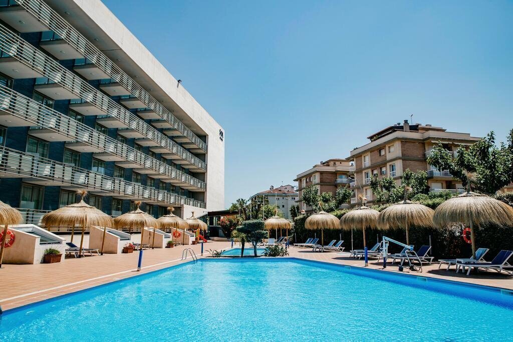 Готель Tryp Port Cambrils 4*